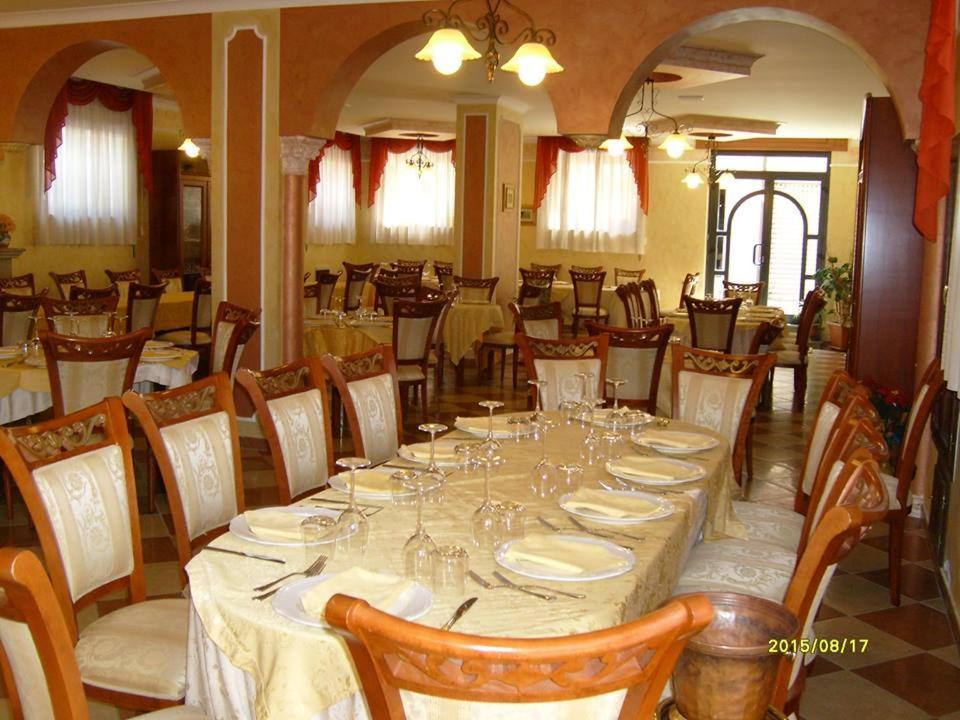 Hotel Ristorante Degli Amici Mongiana Esterno foto