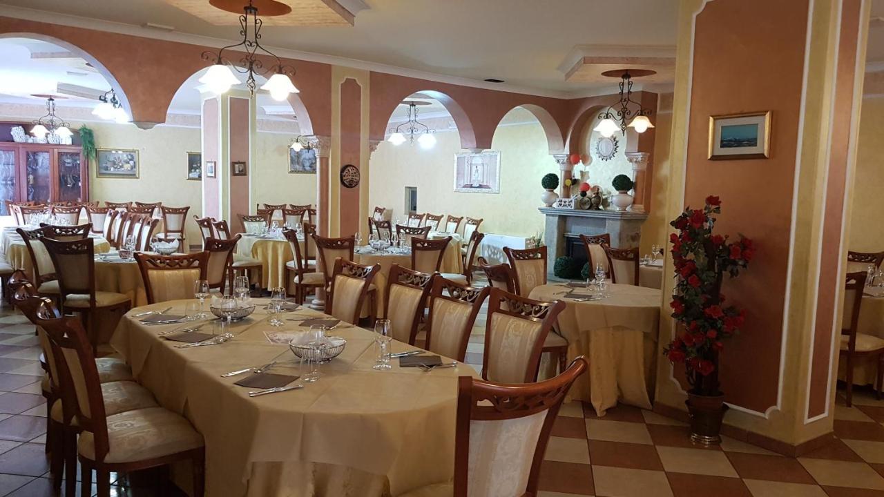 Hotel Ristorante Degli Amici Mongiana Esterno foto